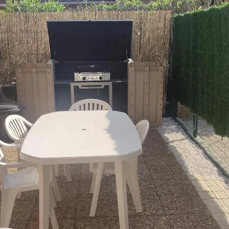 Maison Climatise Acces A Pied Des Plages /port. Holiday home